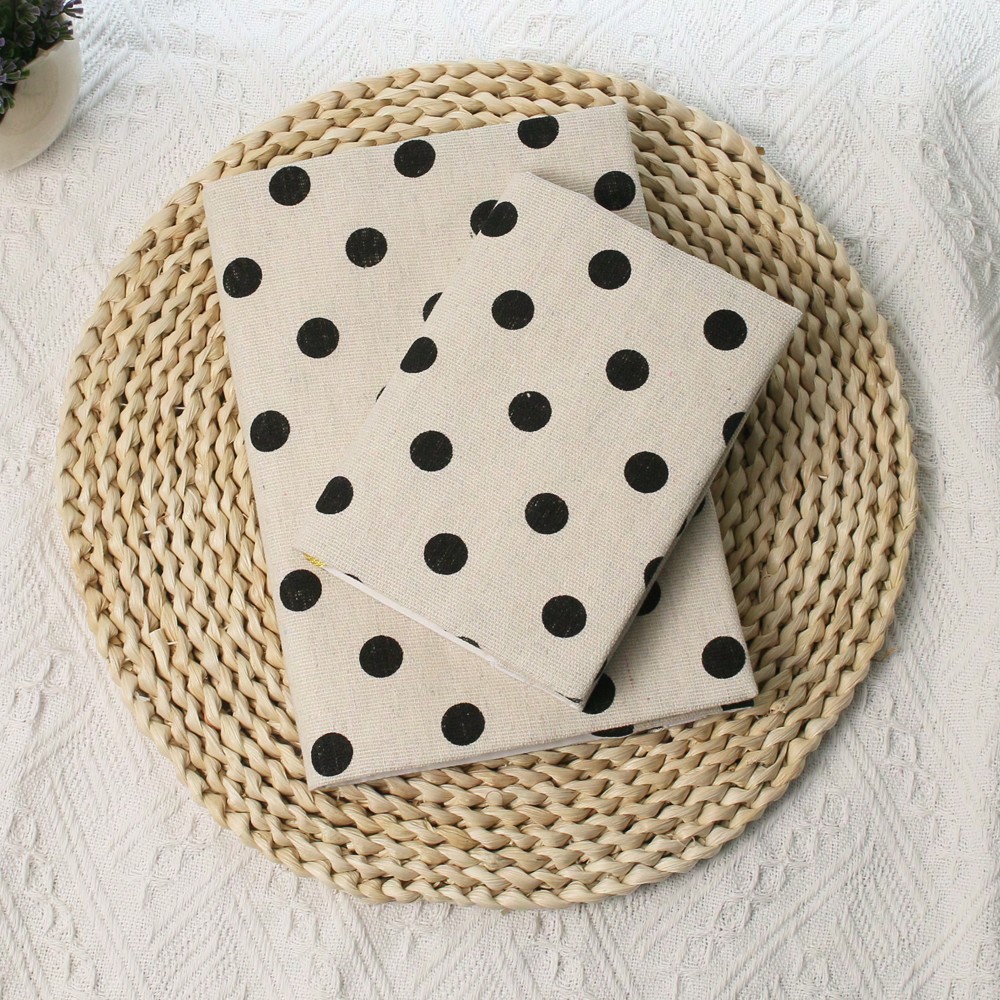 Notebook Dotted A5 - A5 A6 Weeks Szare tło Czarna